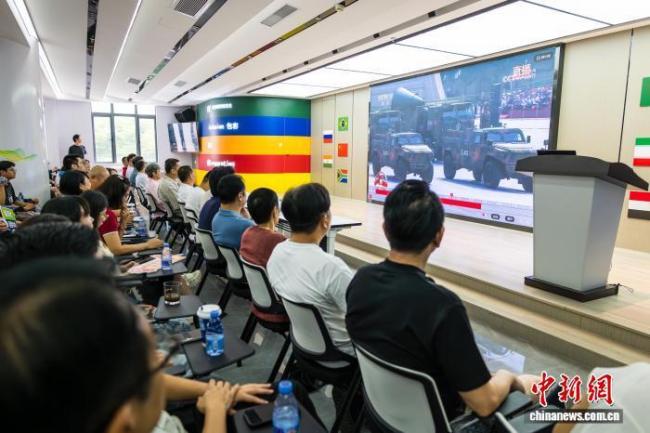 台湾记者观礼阅兵发声：内心澎湃