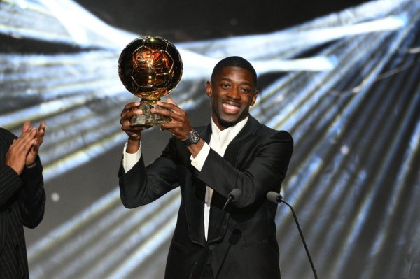 盈通配资 登贝莱捧起金球奖！这一刻，足球看上去更纯粹了